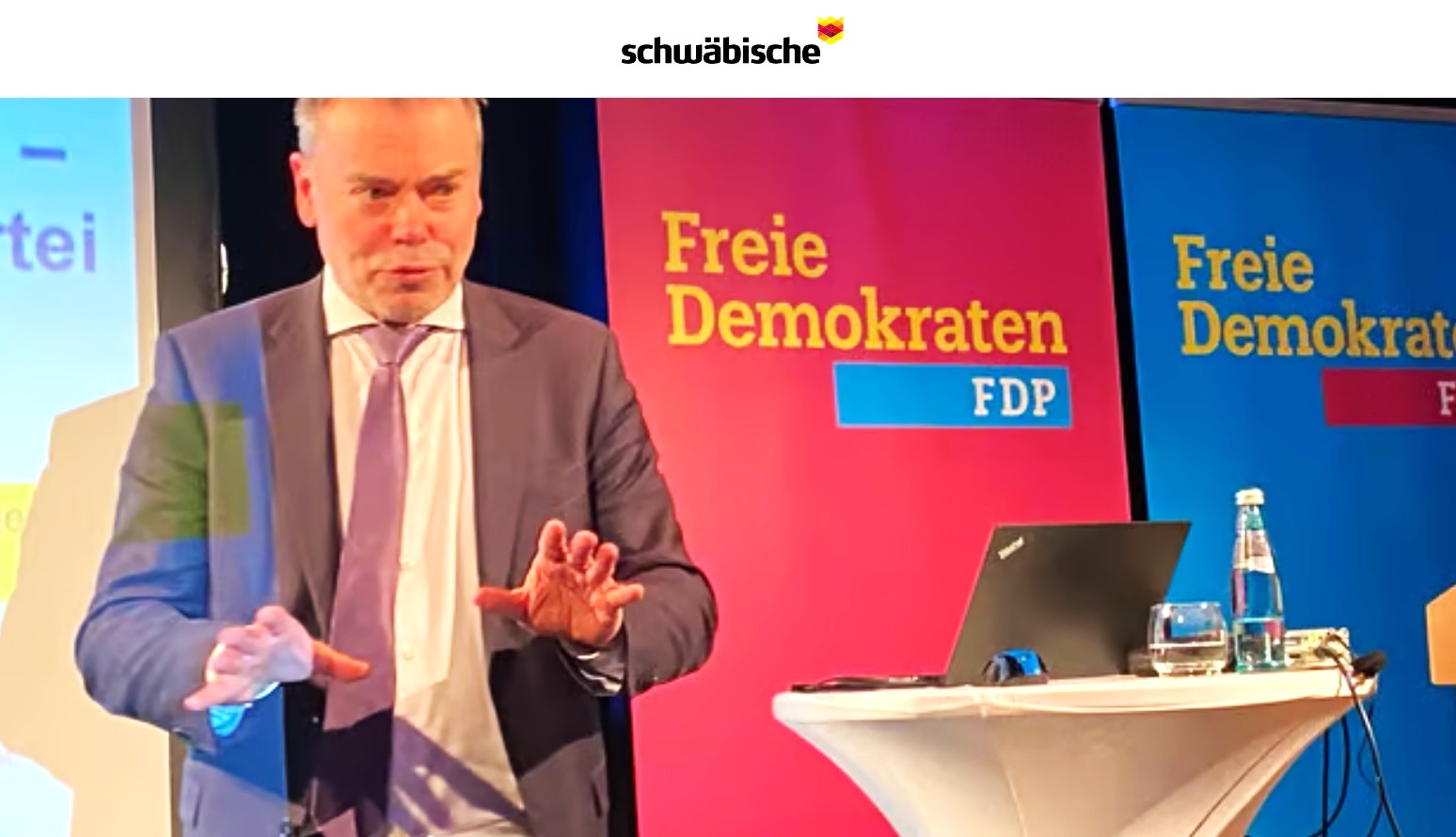 In der deutschen Geschichte seit 1948 war die FDP an vielen Koalitionen beteiligt. Das erklärte der Historiker Ewald Grothe beim Neujahrsempfang des Kreisverbands in der Stadthalle Tuttlingen – Anlass war das 75-jährige Bestehen der Partei.  (Foto: Dieter Kleibauer)